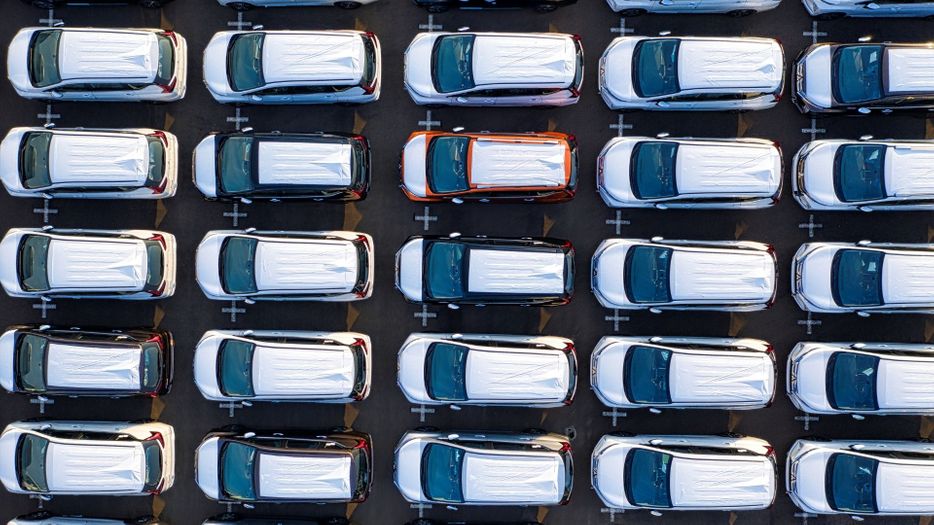 4 Tips on Managing Auto Glass for Your Business Fleet Hero.jpg