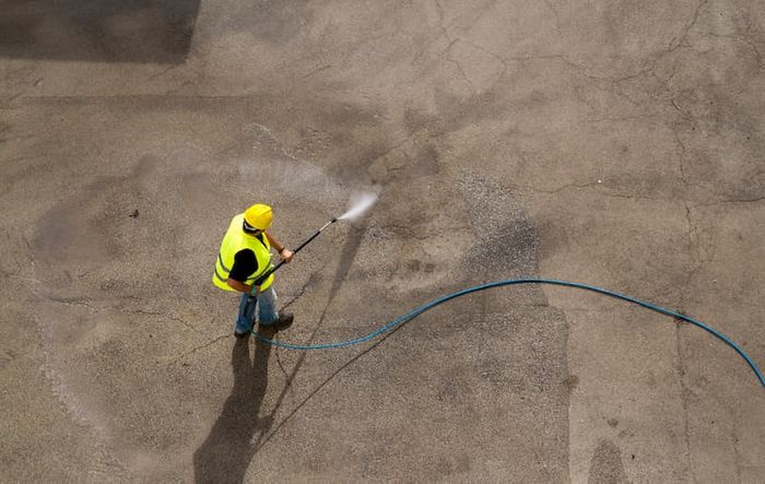 Top Of the line Concrete CLEANING to maintain your driveways and sidewalks in Snohomish WA