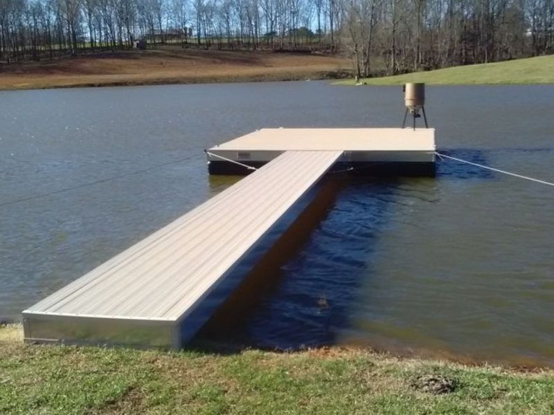 16-x-16-with-4-x-30-ramp-vinyl-decking.jpg