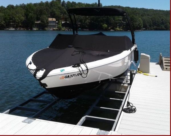 boat on a boat lift