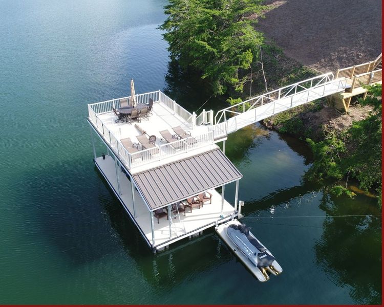 Aluminum Dock with accessories 