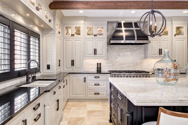 18 Loch Ridge Kitchen 3.jpg