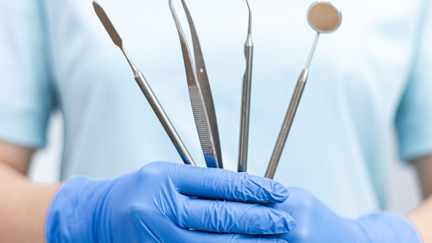 4 Signs You Need Dental Services-bg.jpg