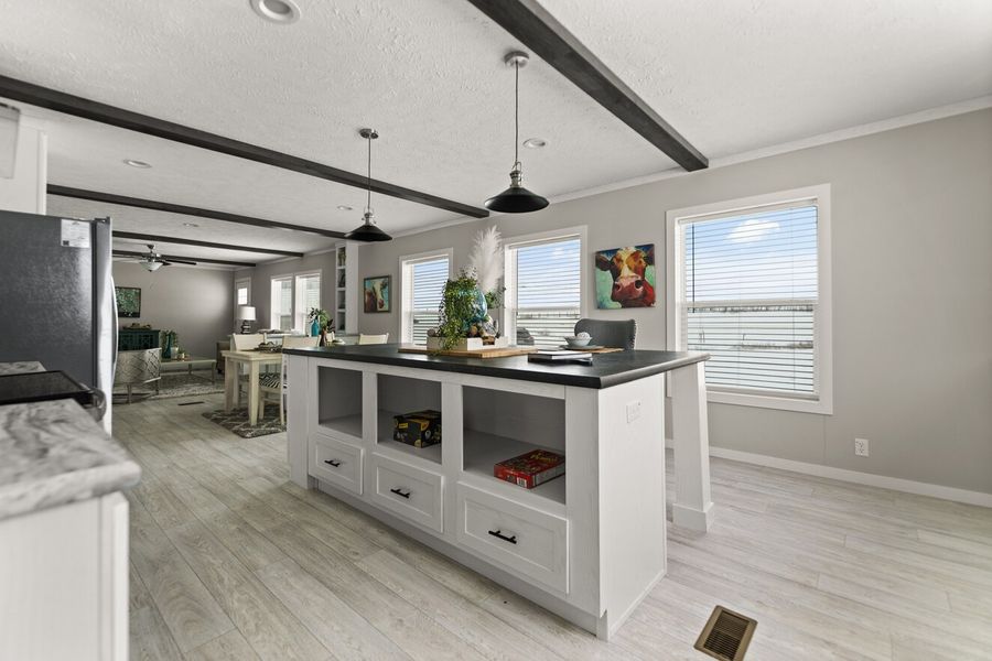 25_fw_250_edge_beamhouse_32603x_kitchen_004_1751557421941_1323_12.jpg