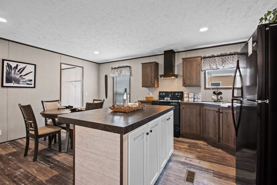 21_fw_250_xtreme_express_28443w_kitchen_007_1752007998183_1323_12.jpg