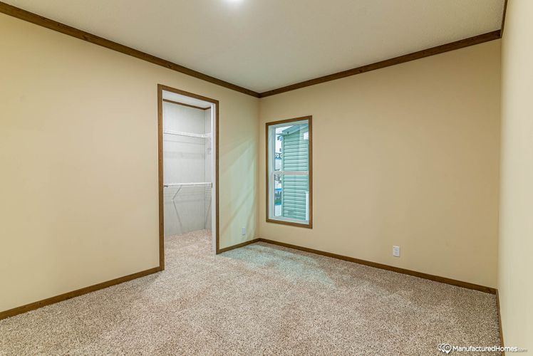 The Excalibur 32644X-bed-5.jpg