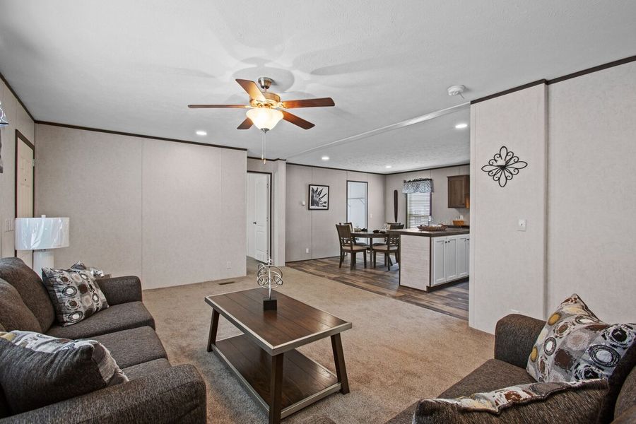 21_fw_250_xtreme_express_28443w_livingroom_002_1752007987764_1323_12.jpg