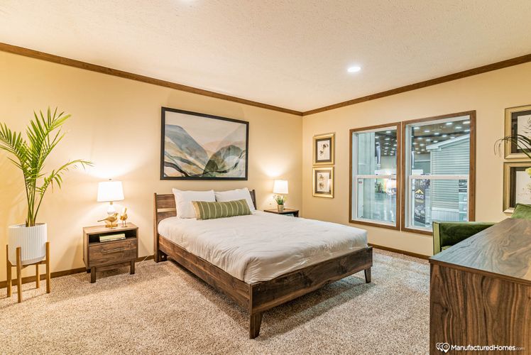 The Excalibur 32644X-bed-1.jpg