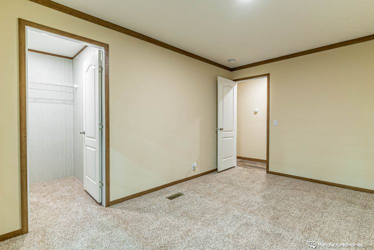 The Excalibur 32644X-bed-6.jpg