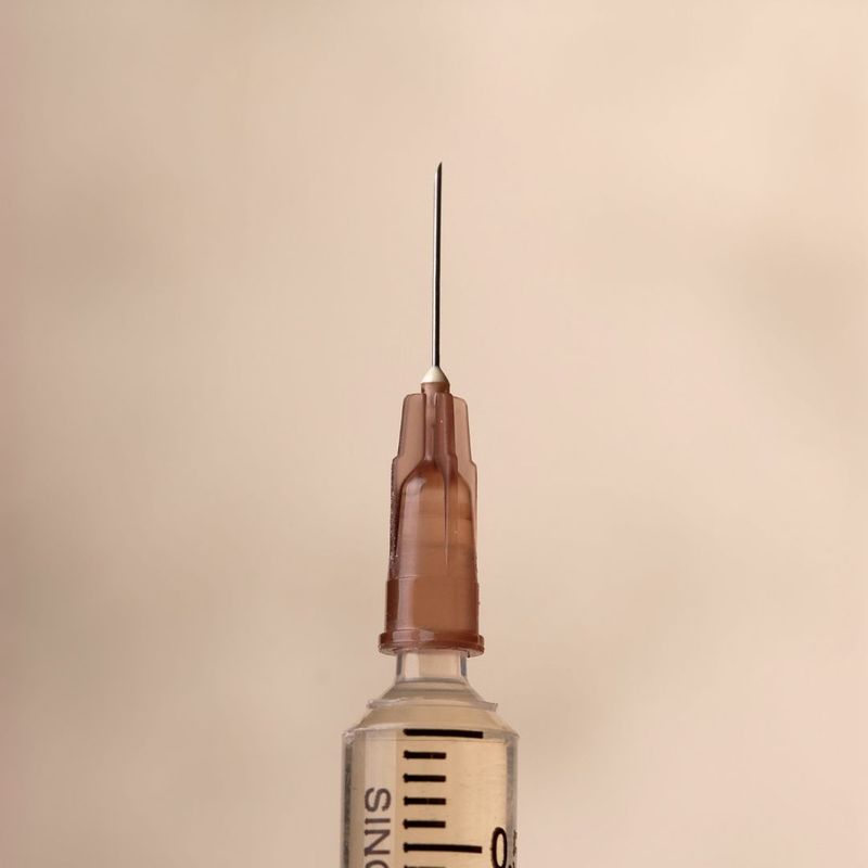 iron infusions and b12 injections What's the difference between an iron infusion and iron injection?  Iron  infusions involve delivering a dose of iron through the vein with an IV  drip, while with an iron injection, a