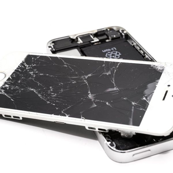 The Benefits of Using Authorized Technicians for Cell Phone Repair - 2.jpg