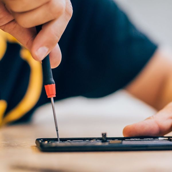How Quick and Reliable Cell Phone Repair Can Save Your Day 2.jpg