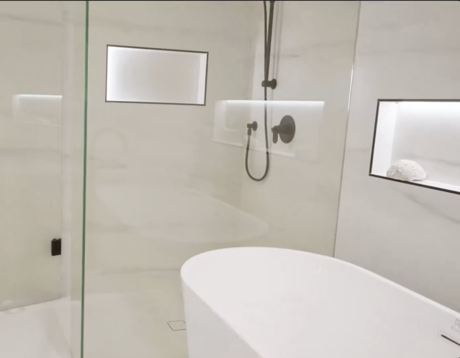 Modern White Bathroom with LED Lighting Fixtures and Niches