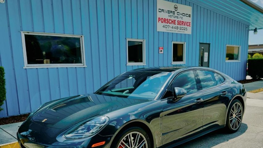 Black Porsche outside of Drivers Choice Motors
