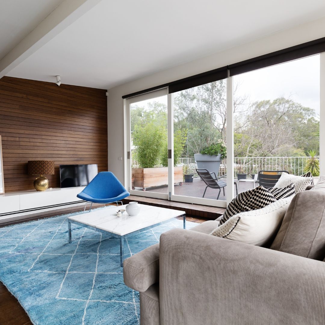 Modern home design with blue rug