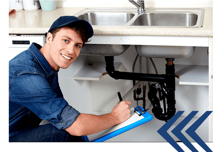 plumber providing estimate for services