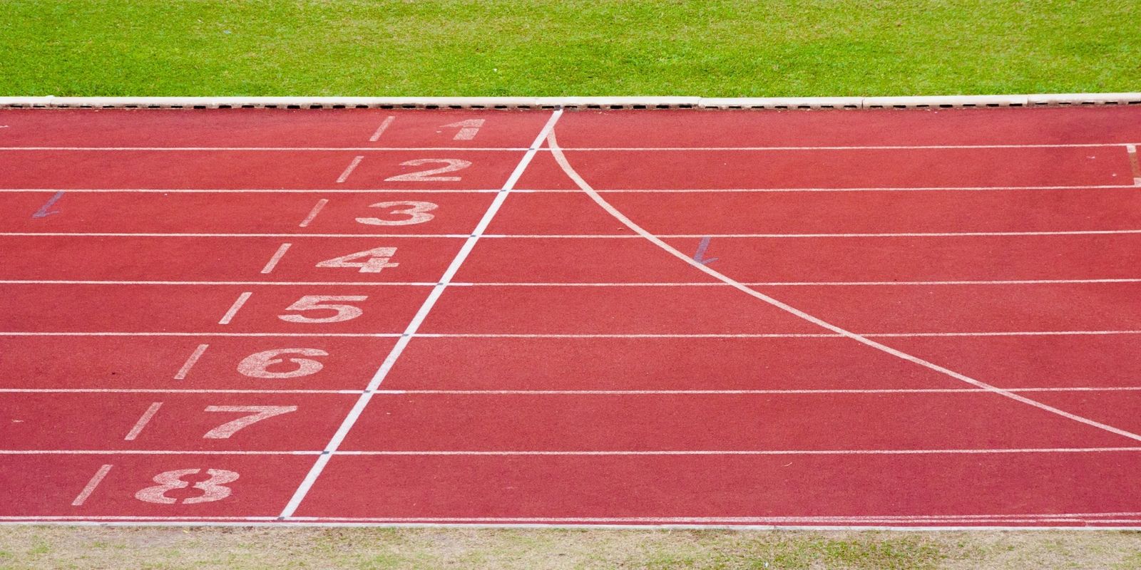 Features to Look for in Athletic Track Surfaces-hero.jpg