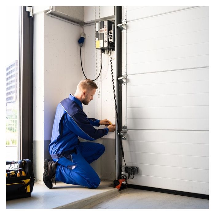 garage door repairman