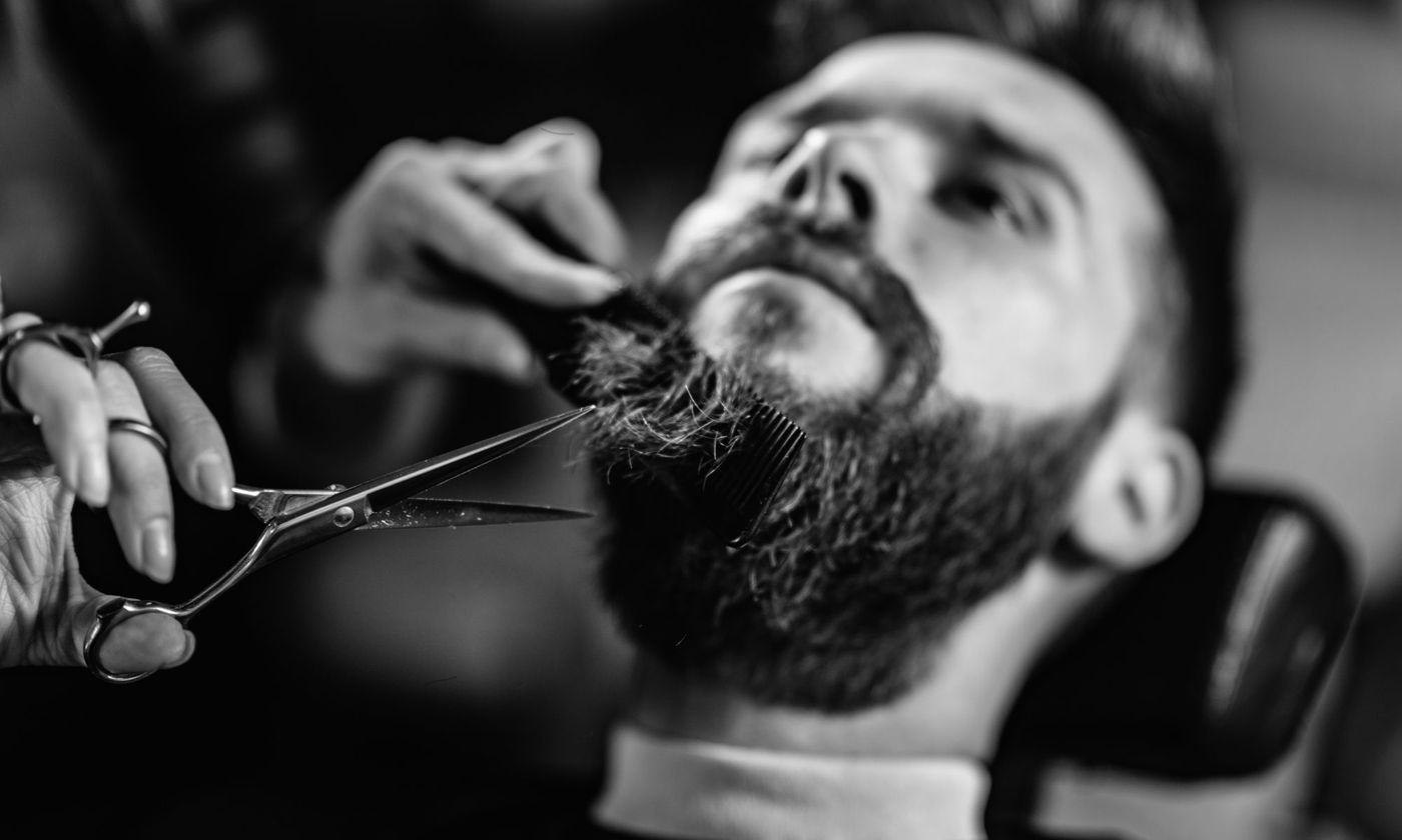 man getting a beard trim