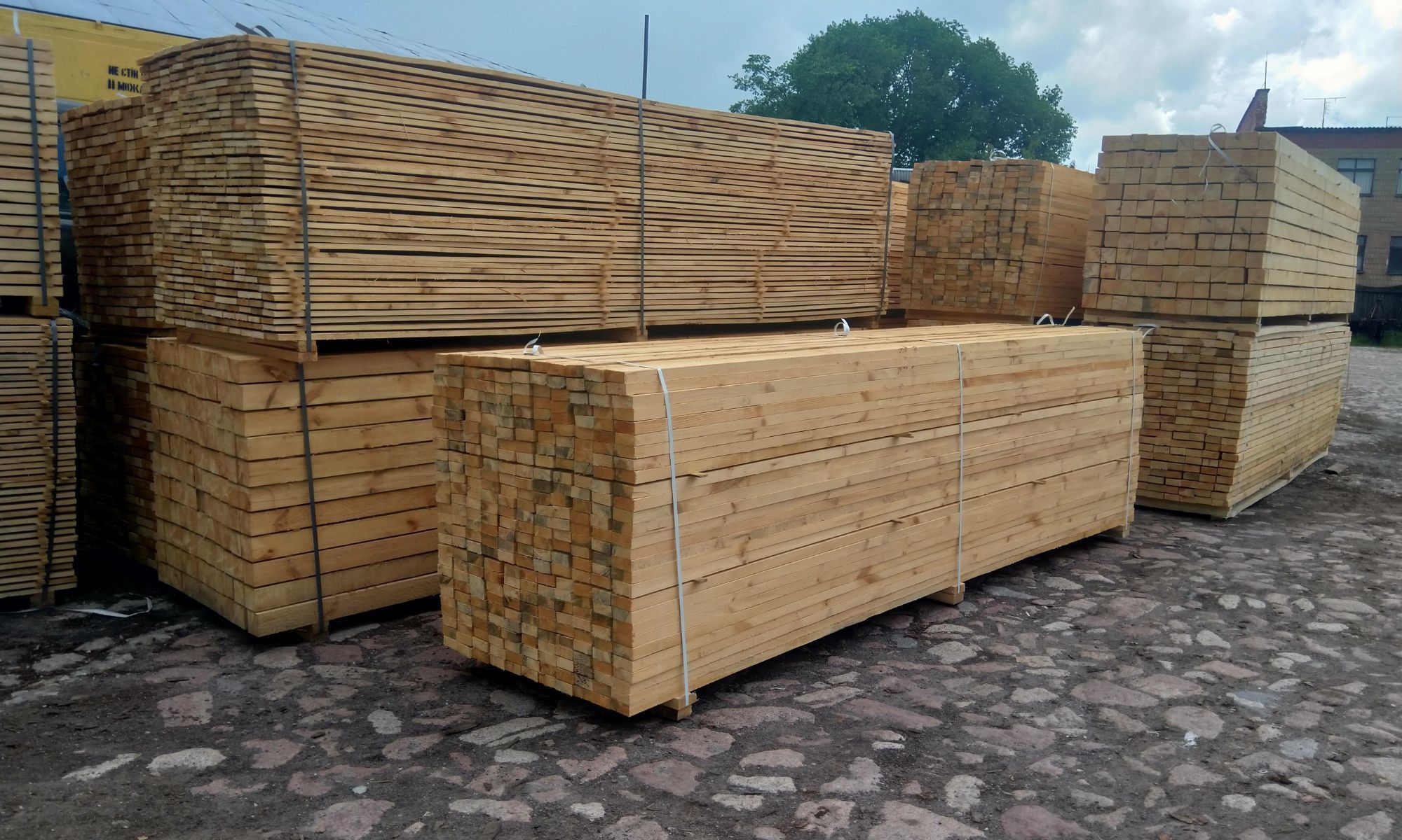 Why Armstrong Lumber's Lumber is a Cut Above the Rest - Featured Image.jpg
