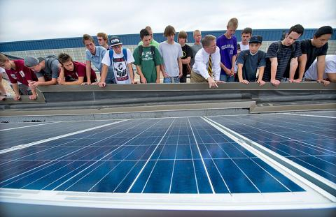 school-solar-5ae8dcf577de2.jpg