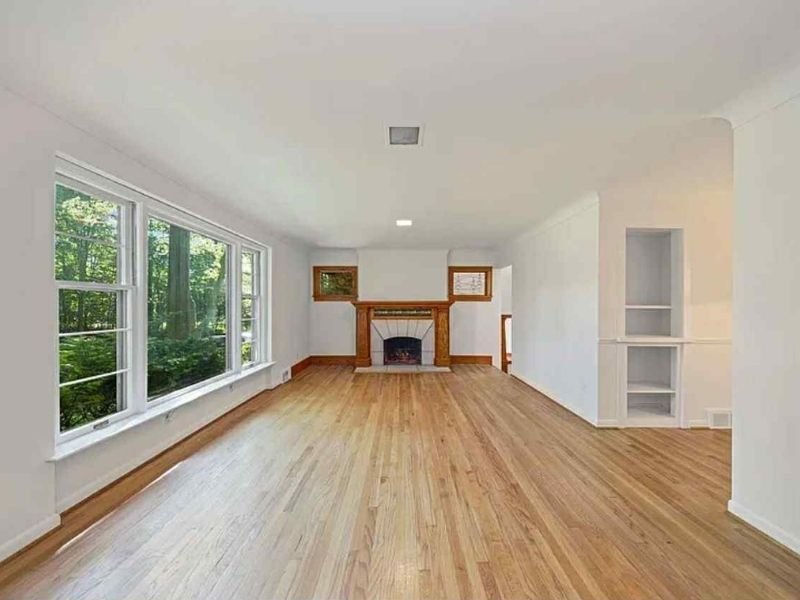 Interior 2.jpg