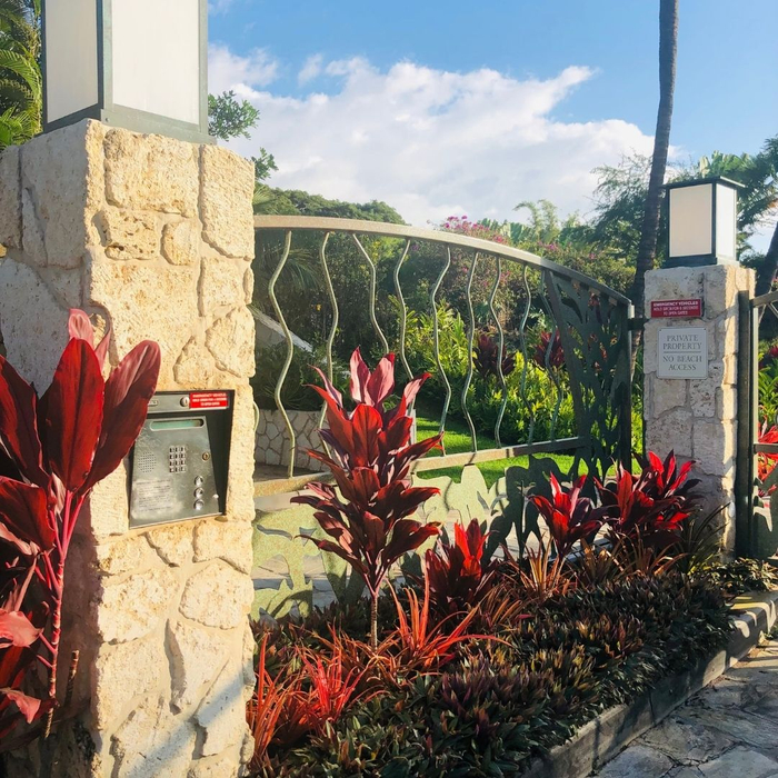 An access controls system on a gate