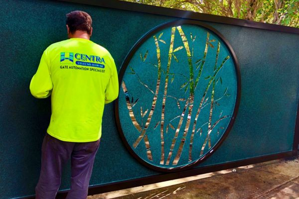 Lanai HI Gate Installation 1.jpg