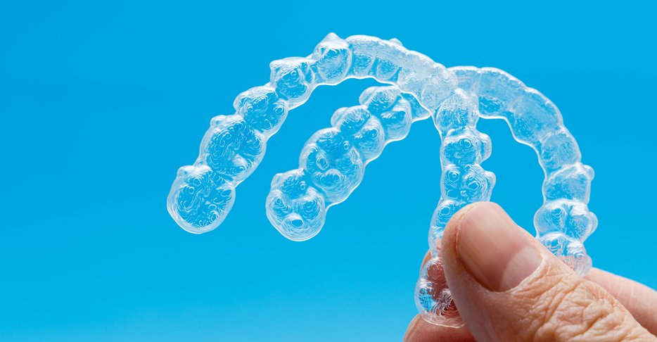 hero-M44585-The Benefits of Invisalign_ A Clear Alternative to Traditional Braces.png