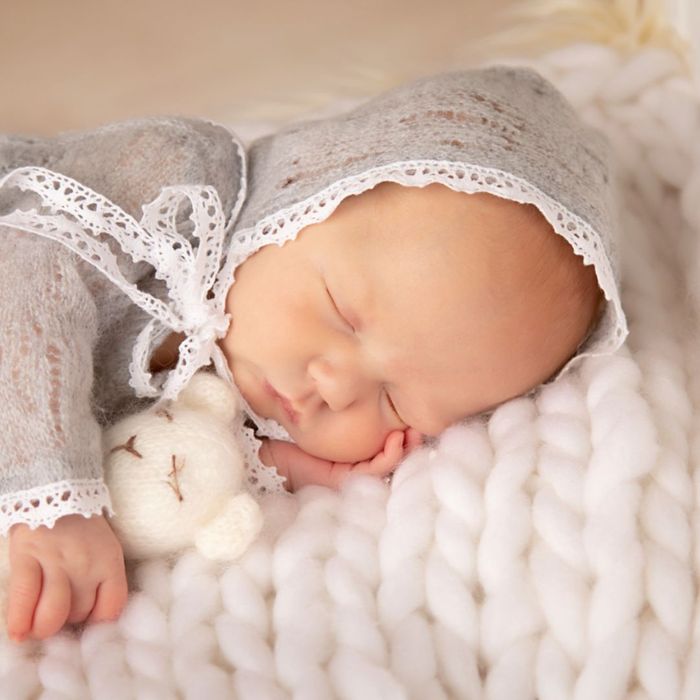 Professional Tips for Taking Amazing Newborn Photos-1080x1080-Image 4.jpg