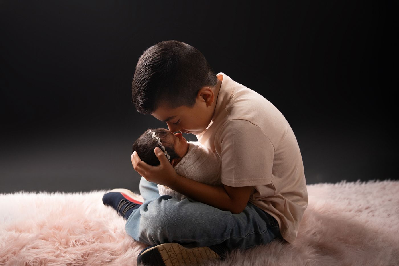 Sibling and newborn photography in Murfreesboro TN