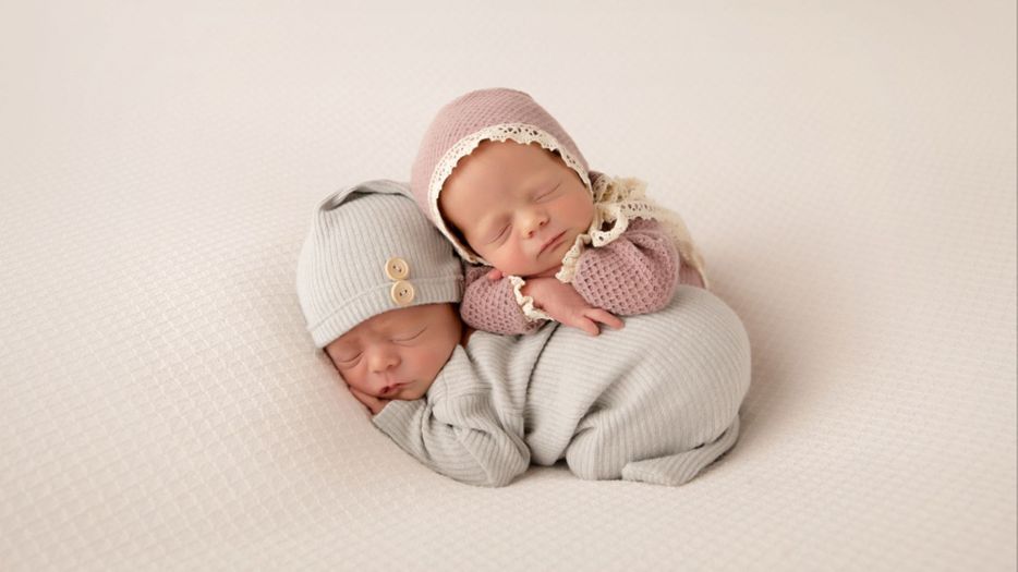M37231 Professional Tips for Taking Amazing Newborn Photos Featured Image.jpg