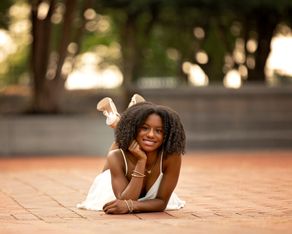 Kelly Saxon Photography Senior Photographer