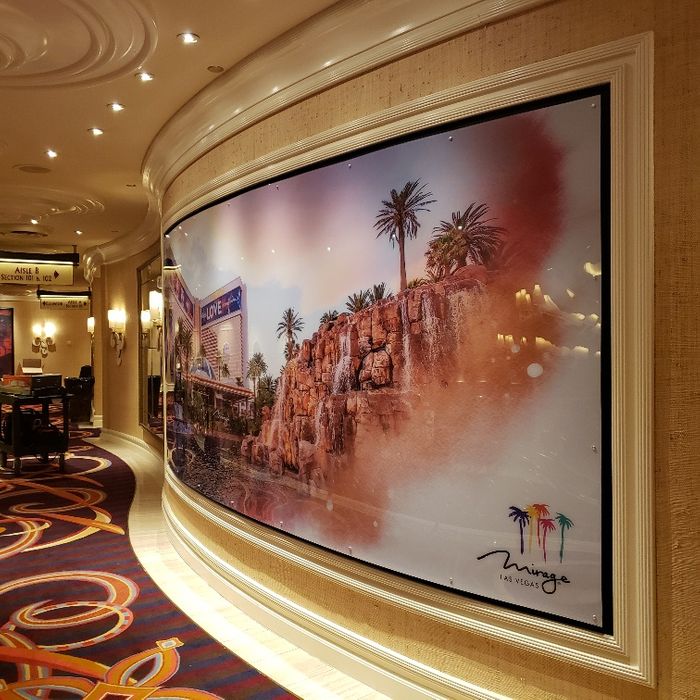 52409 The Mirage Theatre Mezzanine Wall Wrap (1).jpg