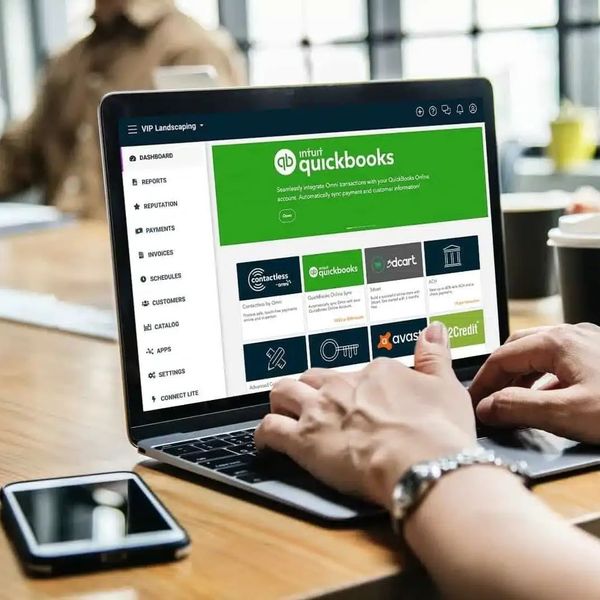 image of a person using quickbookers