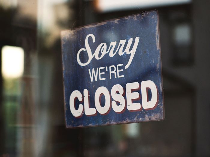An image of a “closed” sign.