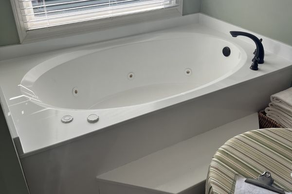 Bath tub