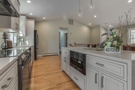 Cabinets in Pearl Glaze Color