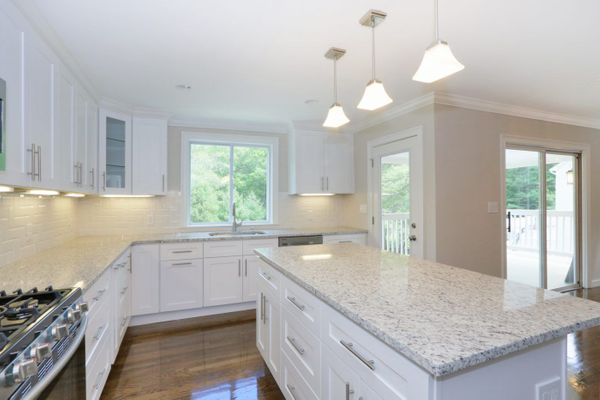 Cabinets in Shaker White Color