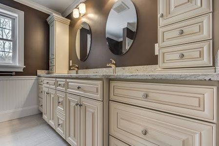 Cabinets in Maple Cream Glaze Color