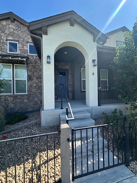 Front of Townhome 2.jpg