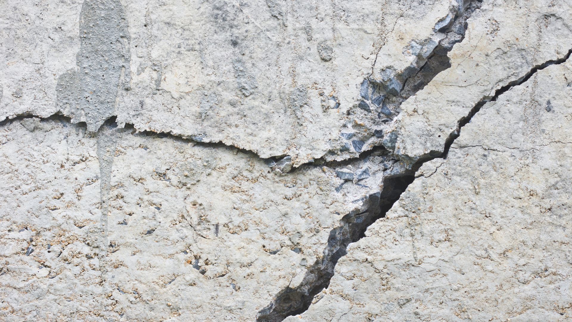 _Hero Heading Blog - Types of Concrete Cracks.jpg