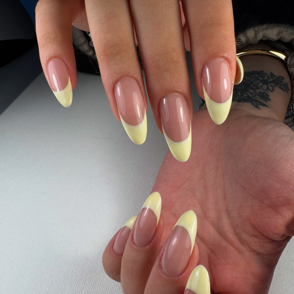 Yellow neon nails