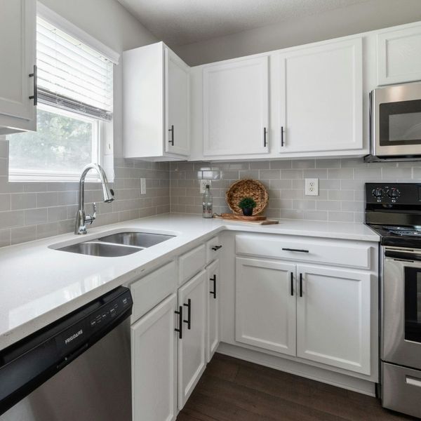 Refacing vs Replacement4.jpg