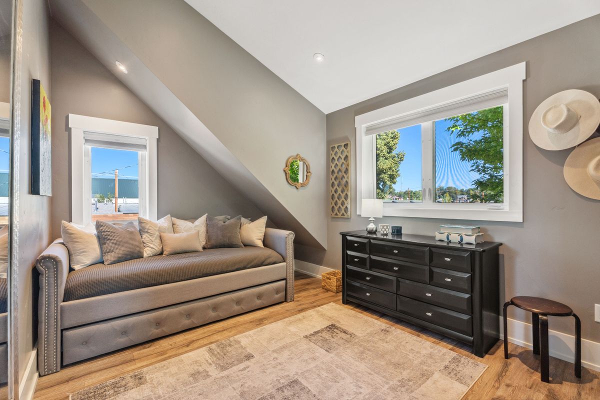 40-print-138 E 8th St, 40.jpg