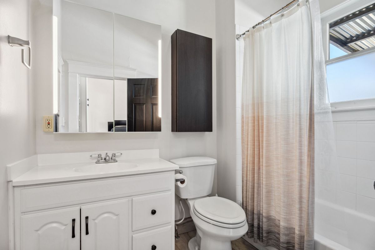 19-print-138 E 8th St, 19.jpg