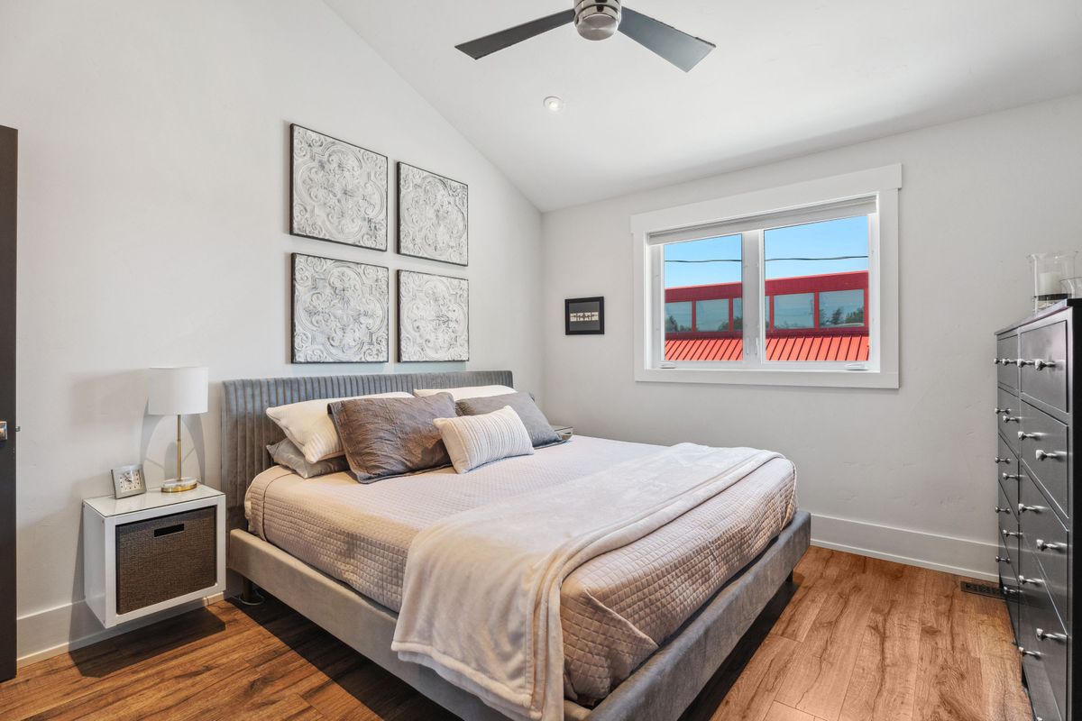 43-print-138 E 8th St, 43.jpg