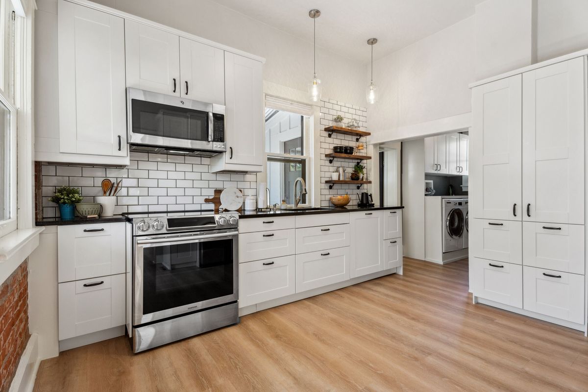 16-print-138 E 8th St, 16.jpg