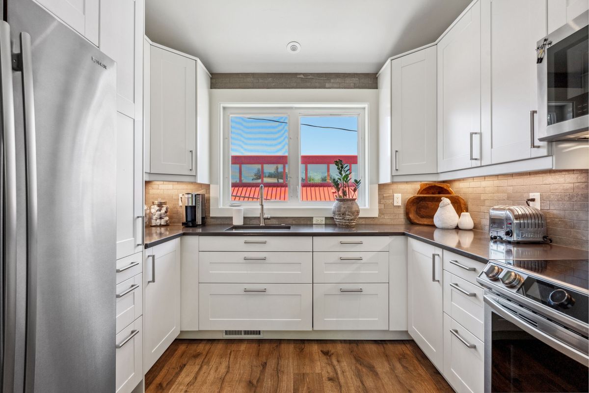 32-print-138 E 8th St, 32.jpg