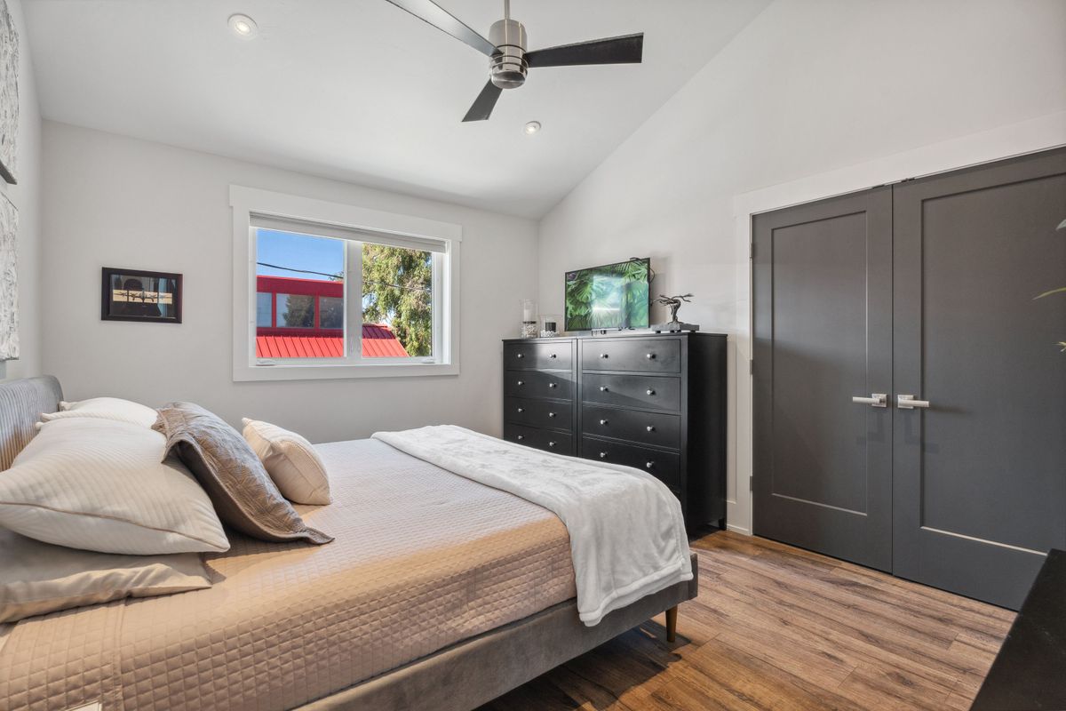 42-print-138 E 8th St, 42.jpg